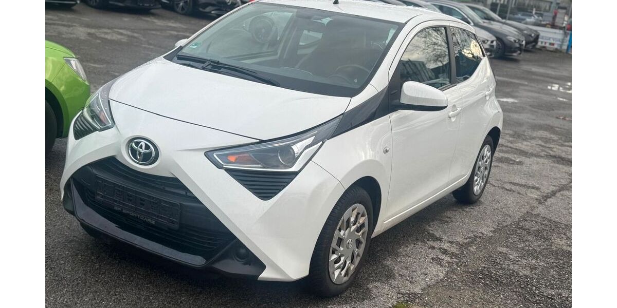 Toyota Aygo (X) 65.000 km 8.990 &euro; Sindelfingen 71065