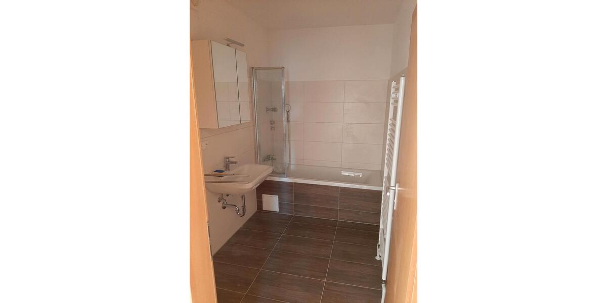 Etagenwohnung Sachsenheim - 4.5 Zimmer, 94 m&sup2;, 1.250&euro; | Angebot:25753183
