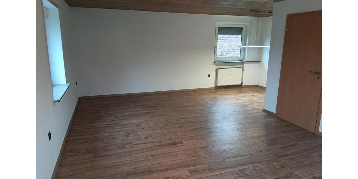 Etagenwohnung Illingen - 4 Zimmer, 90 m&sup2;, 1.400&euro; | Angebot:26338869