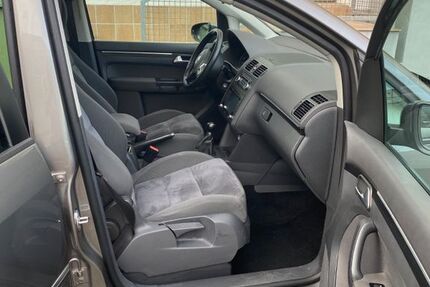 VW Touran 157.000 km 6.250 € Stuttgart 70372