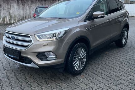 Ford Kuga 39.900 km 14.950 € Gerlingen 70839