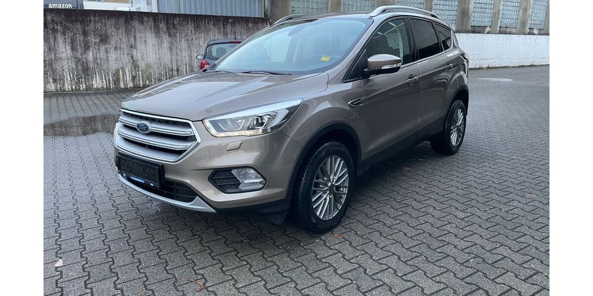 Ford Kuga 39.900 km 14.950 € Gerlingen 70839