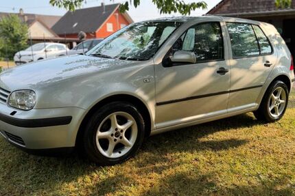 VW Golf 329.900 km 850 &euro; Gaggenau 76571