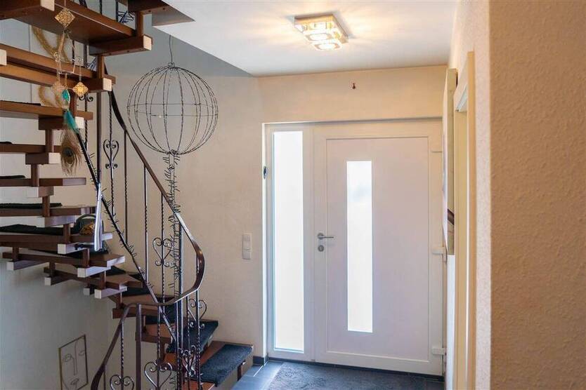 Vielseitiges Einfamilienhaus in idyllischer Lage - perfekt für Familien oder mehrere Generationen