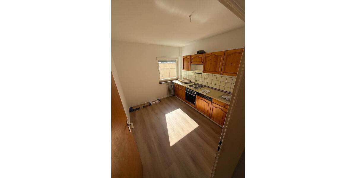 Etagenwohnung Pforzheim Weststadt - 3.5 Zimmer, 94 m&sup2;, 850&euro; | Angebot:26296430