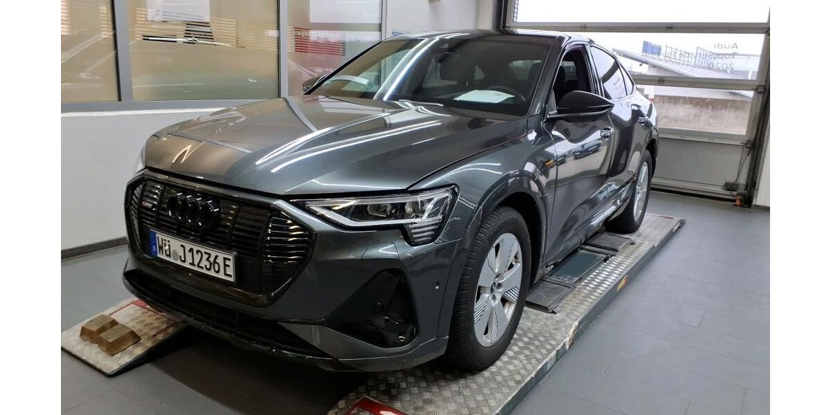 Audi e-tron 46.882 km 40.900 &euro; Ettlingen 76275