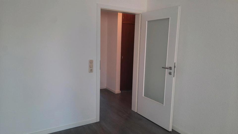 In 23730 Neustadt: Helle, neuw. 2-Z-Wg. EBK, Balk, Gar., EBS 2 zimmer