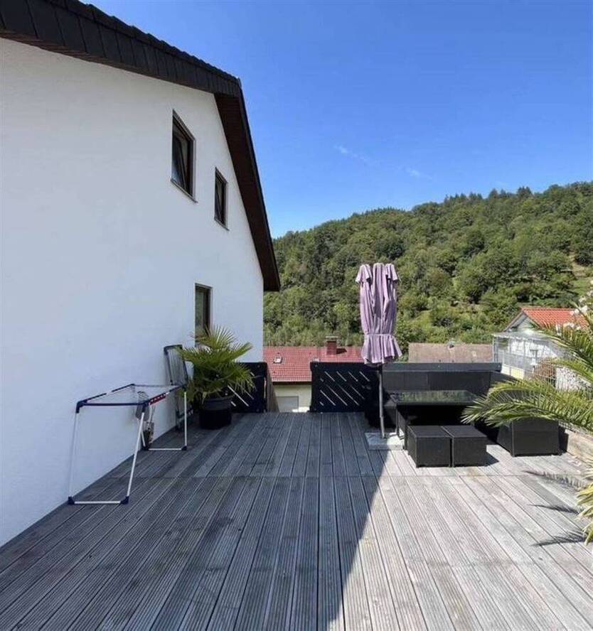 Vielseitiges Einfamilienhaus in idyllischer Lage - perfekt für Familien oder mehrere Generationen