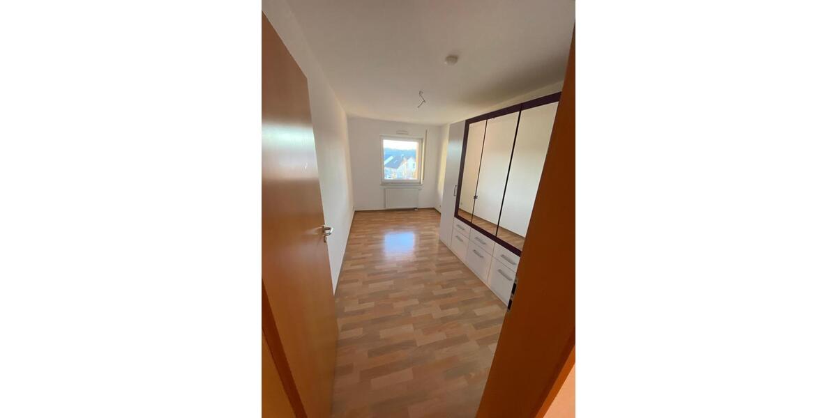 Großzügige 4-Zimmer-Wohnung mit Süd-Balkon und Ost-Terrasse 4 zimmer