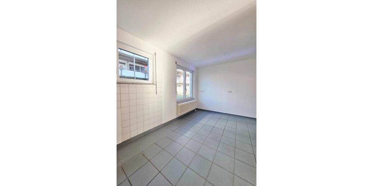 Erdgeschoßwohnung Karlsruhe Südstadt - 4 Zimmer, 132 m&sup2;, 1.750&euro; | Angebot:25447008