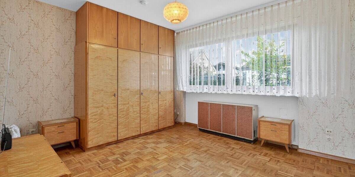 Charmantes Zweifamilienhaus mit Garten, Doppelgarage und vielen Möglichkeiten in Königsbach-Stein 9 zimmer