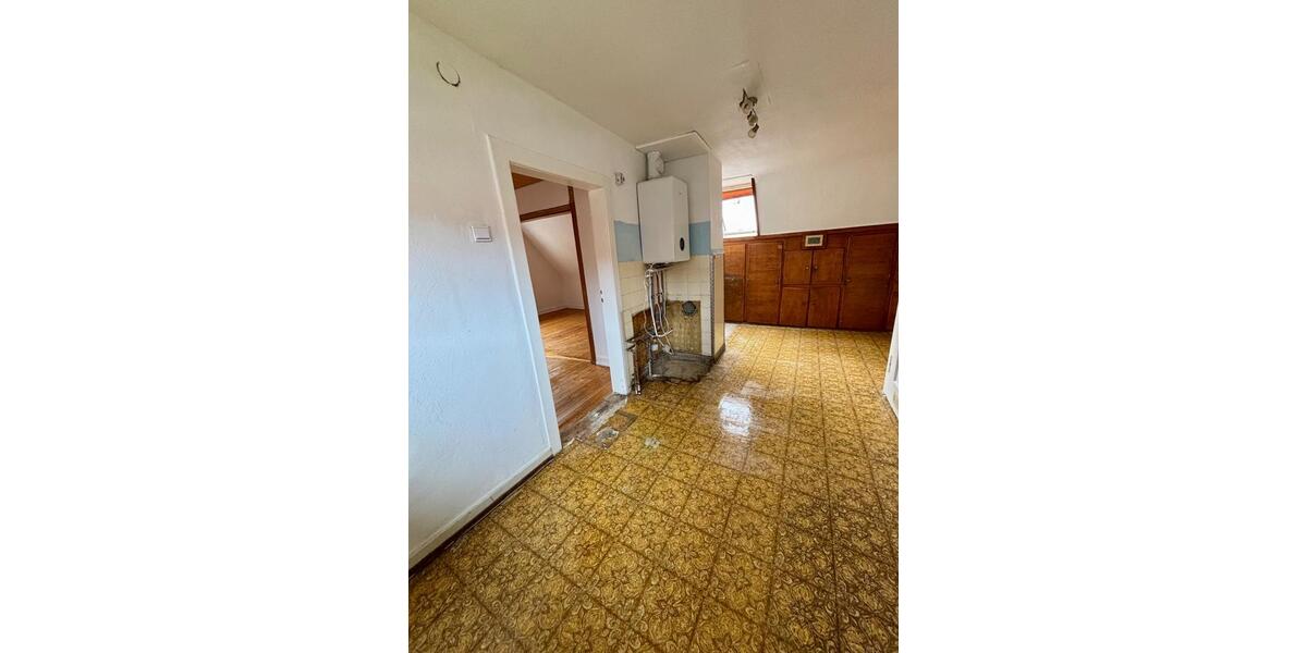 Charmante sanierungsbedürftige Doppelhaushälfte mit Altbaucharme 4 zimmer