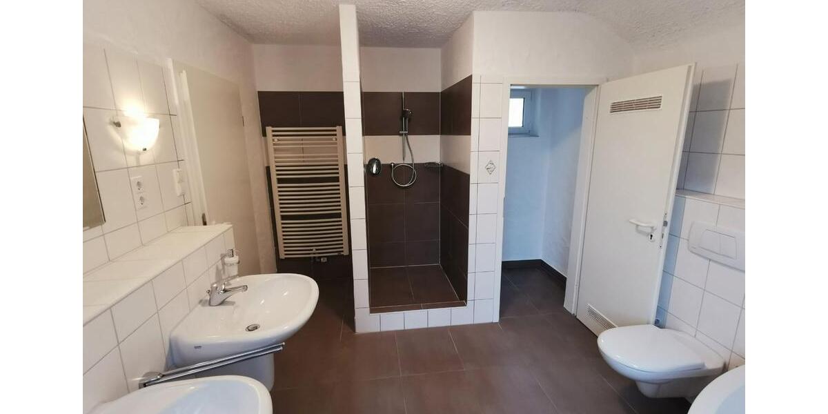 Haus mit großem Garten: 150m² Wohnfläche, Terasse, Garage, Garten 7 zimmer