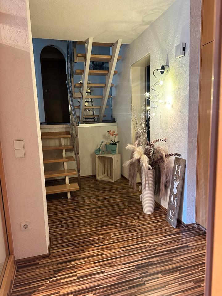Freistehendes Einfamilienhaus mit EinliegerWohnung am Waldrand