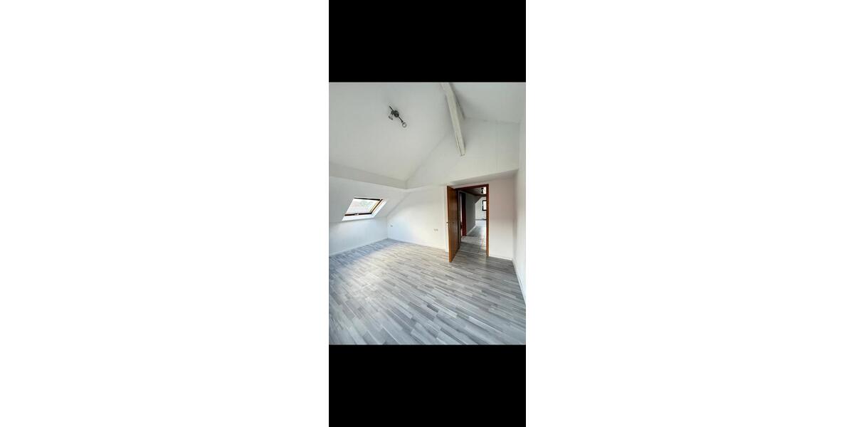 Dachgeschoßwohnung Kraichtal - 3 Zimmer, 85 m&sup2;, 1.100&euro; | Angebot:26153653