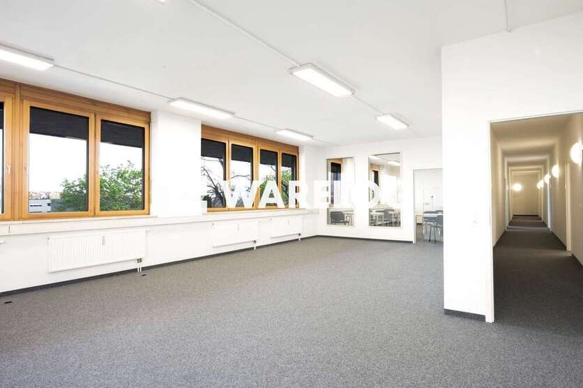 Büro in Leonberg 2.788 € 328 m²