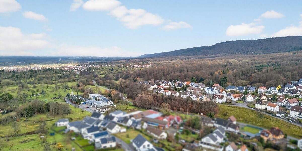 Ein Zuhause mit Zukunft: Großzügiges Zweifamilienhaus mit Charme, Scheune und viel Raum zum Leben 9 zimmer