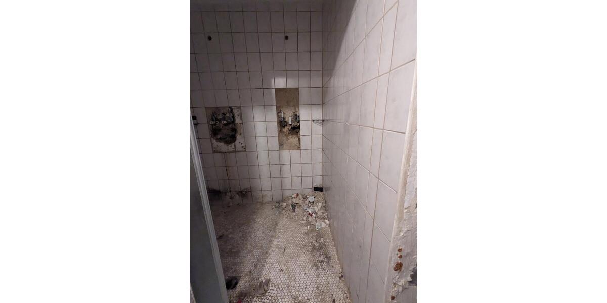 Große Wohnung ca. 100qm-Mietrabatt gegen Sanierung 4 zimmer