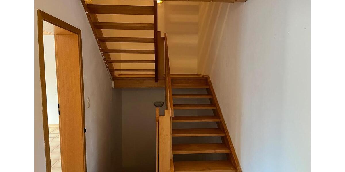 Einfamilienhaus Leonberg - 7 Zimmer, 192 m&sup2;, 2.000&euro; | Angebot:26357981