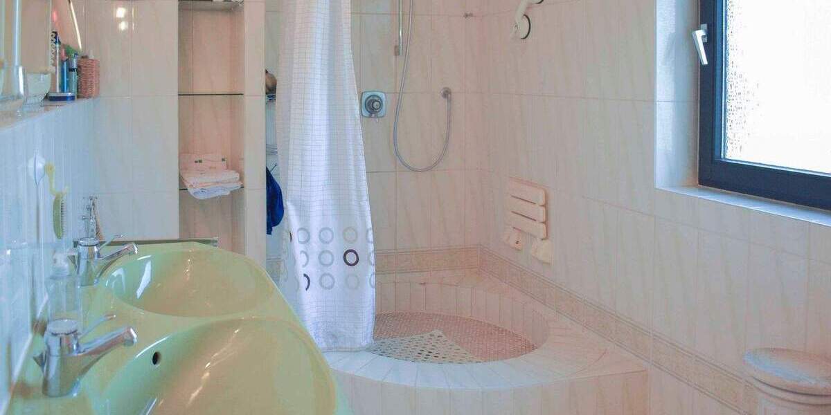 Doppelhaushälfte Bruchsal Untergrombach - 6 Zimmer, 233 m&sup2;, 498.000&euro; | Angebot:25710897