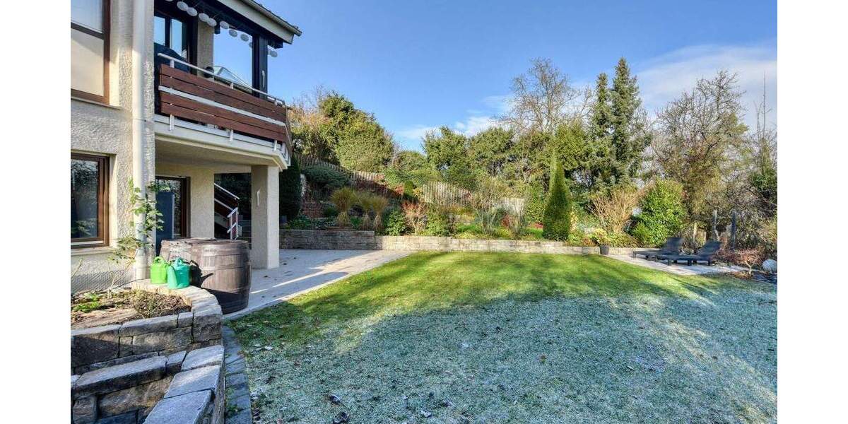 +++ 1-Fam.-RMH (WEG) - Garten, Terrasse, Balkon, Holzkamin - Galerie - inkl. EBK, Einzel-Garage & Kfz-Stellplatz +++ 4 zimmer