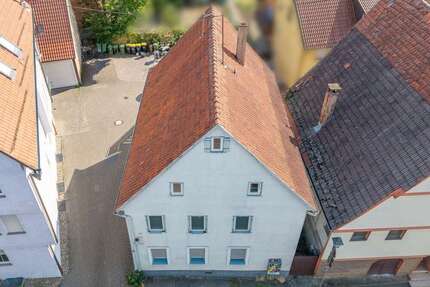 Haus Markgröningen - 13 Zimmer, 250 m&sup2;, 475.000&euro; | Angebot:27178203
