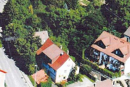 Bauplatz mit zwei großen Gewölbekellern zimmer