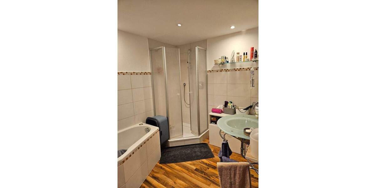 Mehrfamilienhaus mit zwei Wohnungen und Laden 6 zimmer