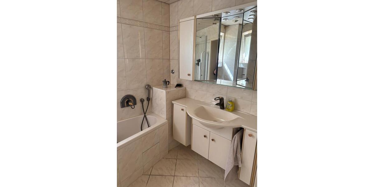Etagenwohnung Karlsruhe Beiertheim-Bulach - 3 Zimmer, 96 m&sup2;, 1.200&euro; | Angebot:26464815