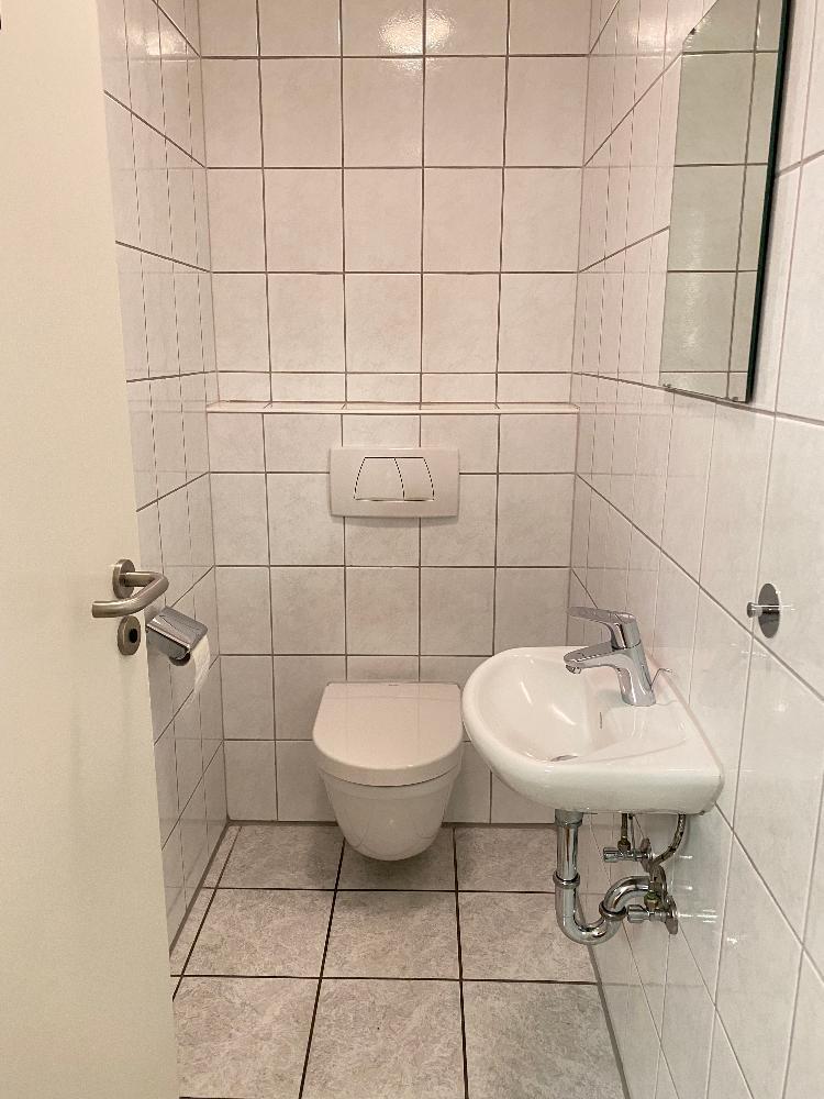 *** Großzügige 4-Zi.-Mietwohnung in Karlsdorf ***