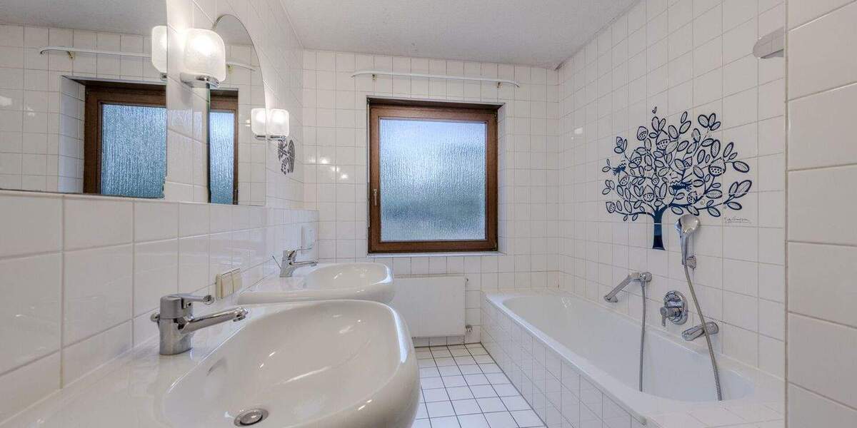 Einfamilienhaus Markgröningen / Schönbühlhof Schönbühlhof - 7 Zimmer, 227 m&sup2;, 698.000&euro; | Angebot:25704161