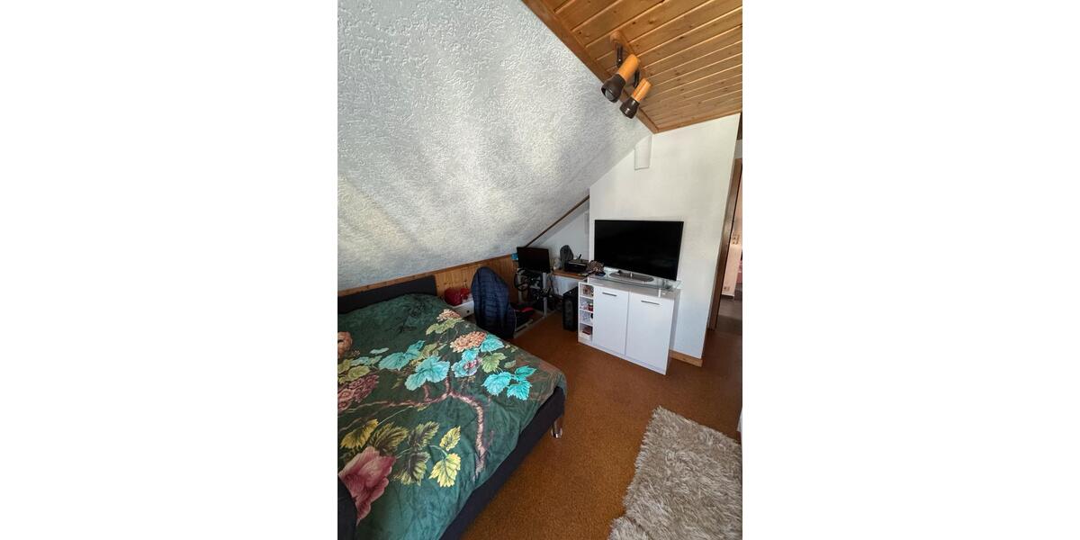 Dachgeschoßwohnung Kraichtal - 3 Zimmer, 65 m&sup2;, 670&euro; | Angebot:25638382