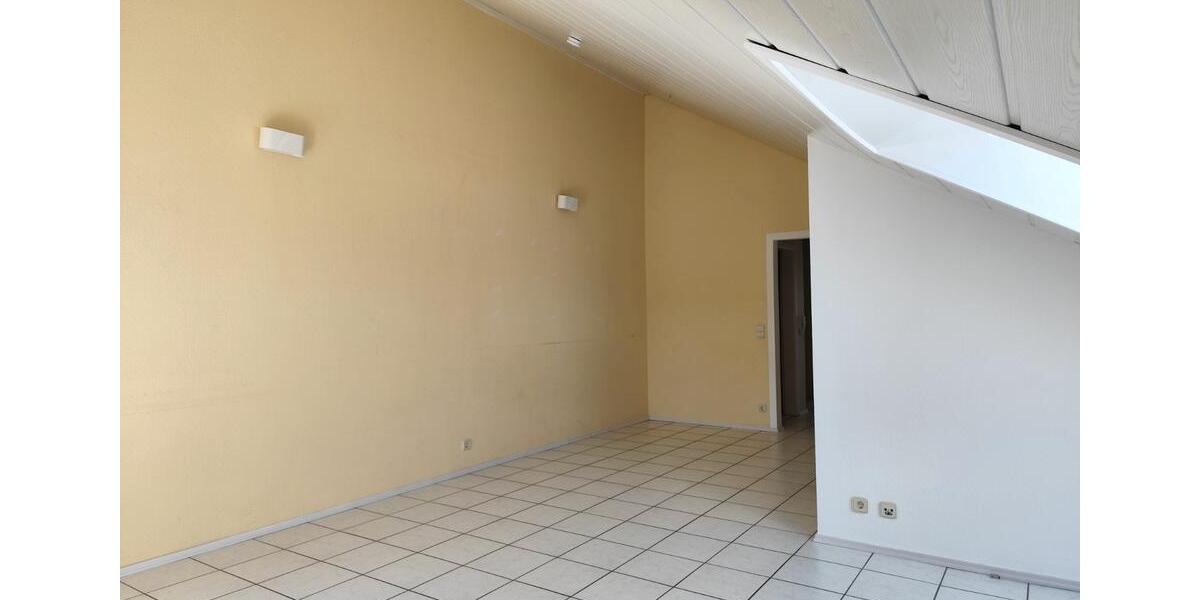 Dachgeschoßwohnung Neuenbürg - 3.5 Zimmer, 85 m&sup2;, 980&euro; | Angebot:26354841