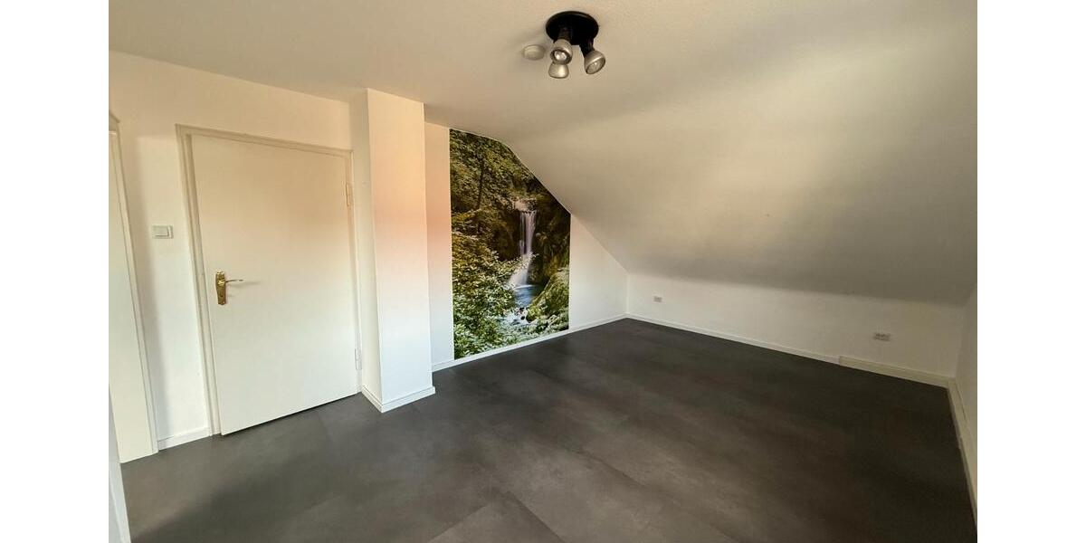 Dachgeschoßwohnung Walzbachtal - 2.5 Zimmer, 70 m&sup2;, 700&euro; | Angebot:26086197