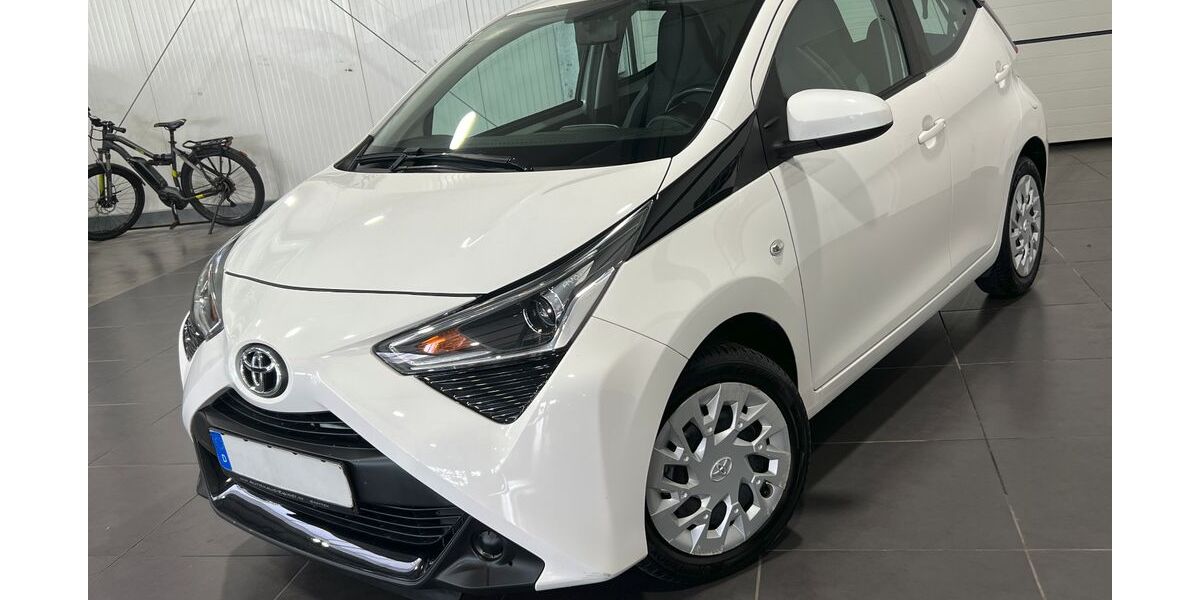 Toyota Aygo (X) 74.000 km 10.995 &euro; Bretten 75015