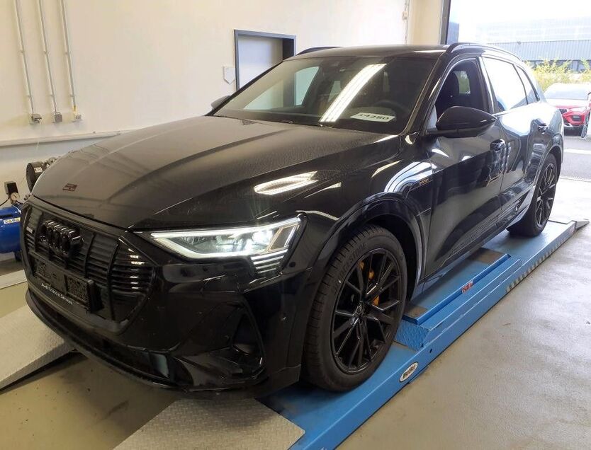 Audi e-tron 32.684 km 42.900 € Ettlingen 76275