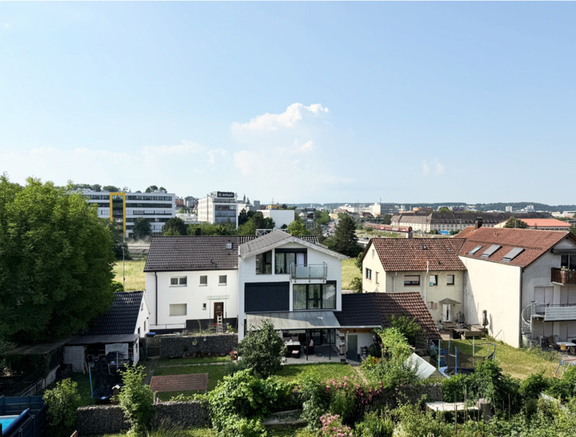Sindelfingen-Goldberg: Mehrfamilienhaus mit 3 Wohnungen + EinliegerWohnung in ruhiger Lage