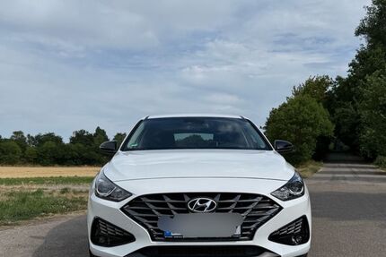 Hyundai i30 66.000 km 12.050 &euro; Karlsruhe 76149