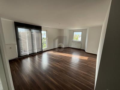 HELLES ZUHAUSE MIT BALKON UND GARAGE