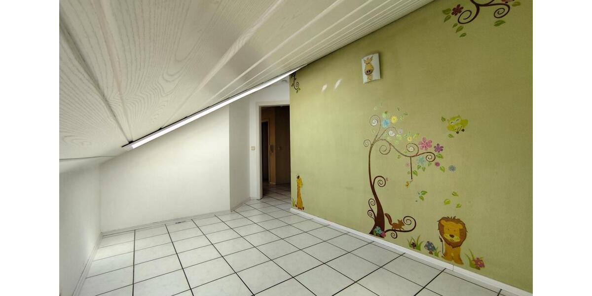 Dachgeschoßwohnung Neuenbürg - 3.5 Zimmer, 85 m&sup2;, 980&euro; | Angebot:26354841