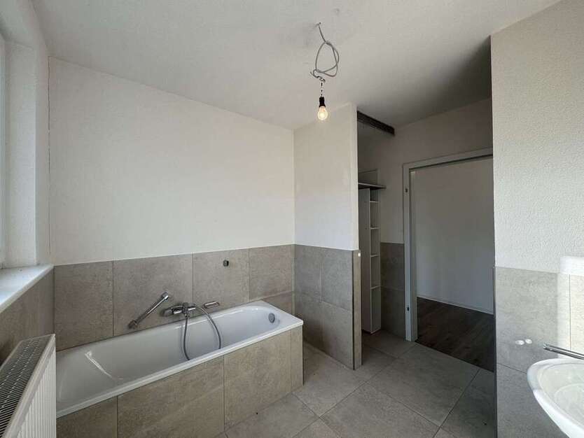 Modernes Reihenendhaus mit Wohn- und Gewerbeanteil + Garten, Garage & 3 Stellplätzen in Rheinstetten