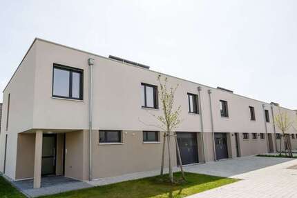 Modernes Reihenendhaus mit Wohn- und Gewerbeanteil + Garten, Garage & 3 Stellplätzen in Rheinstetten
