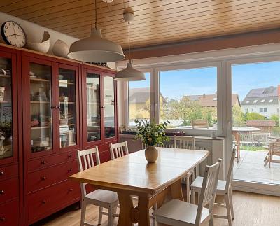 EIN ZUHAUSE MIT MÖGLICHKEITEN - Zweifamilienhaus Sindelfingen | Angebot:27159838