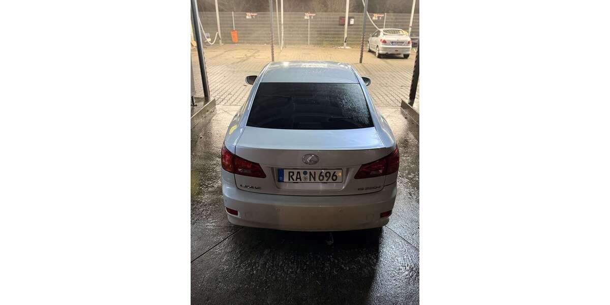 Lexus IS 220d 215.000 km 6.000 &euro; Karlsruhe 76131