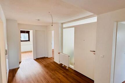 Provisionfrei! Erstbezug nach Modernisierung! 3.5 Zimmer DG-WHG zimmer