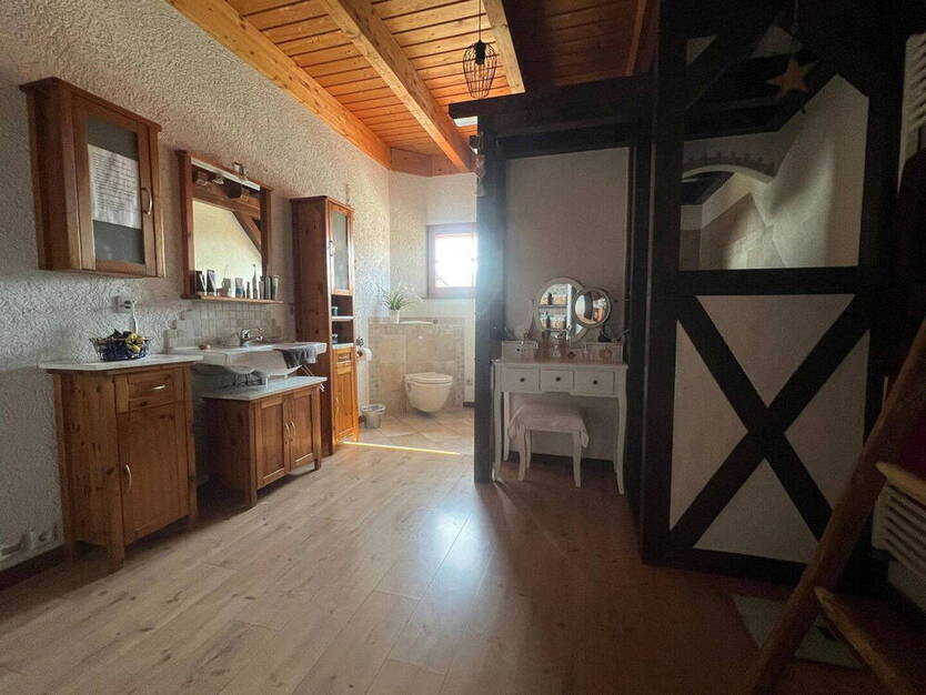 Mediterranes Einfamilienhaus in ruhiger Lage. Provisionsfrei, da Privatverkauf !!!