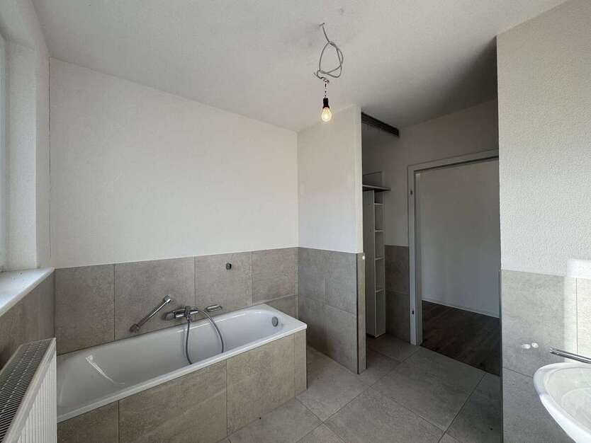 Investieren im Silberstreifen: Wohn-Gewerbeimmobilie mit Garten, Garage & Flexibilitä 6 zimmer