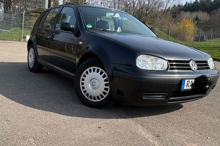 VW Golf 218.000 km 1.050 &euro; Gaggenau 76571