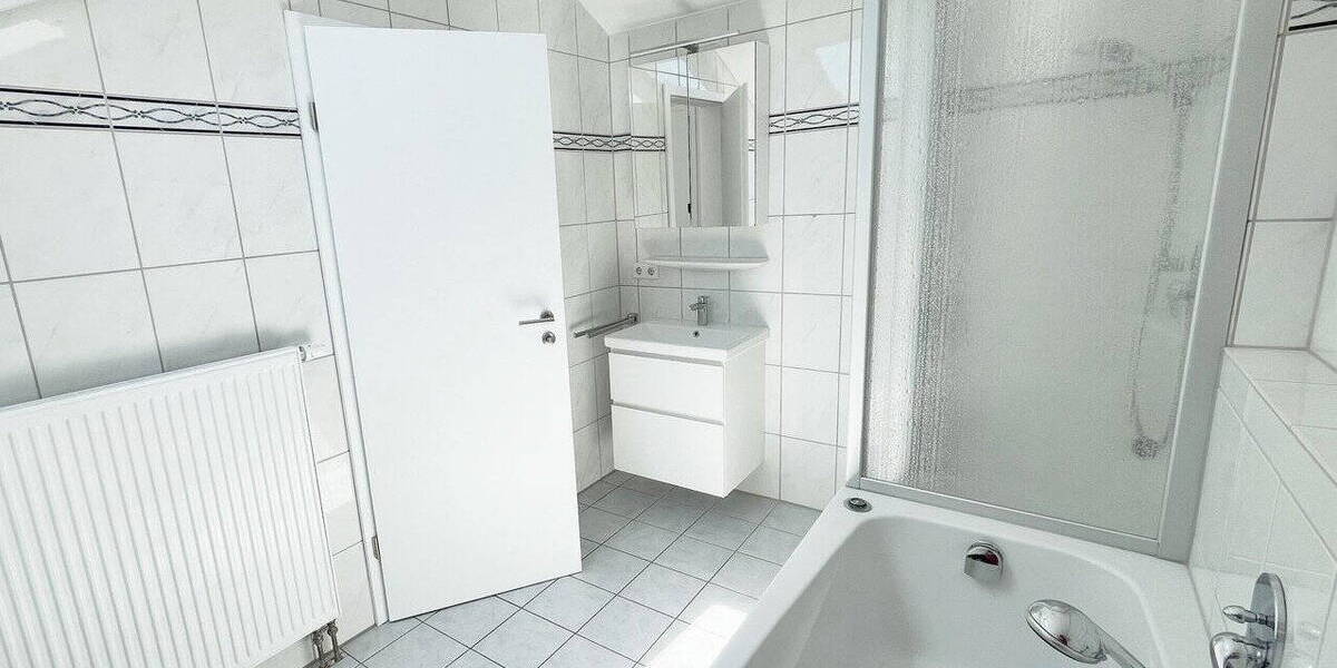 Etagenwohnung Pforzheim Südweststadt - 3 Zimmer, 103 m&sup2;, 1.190&euro; | Angebot:26868779