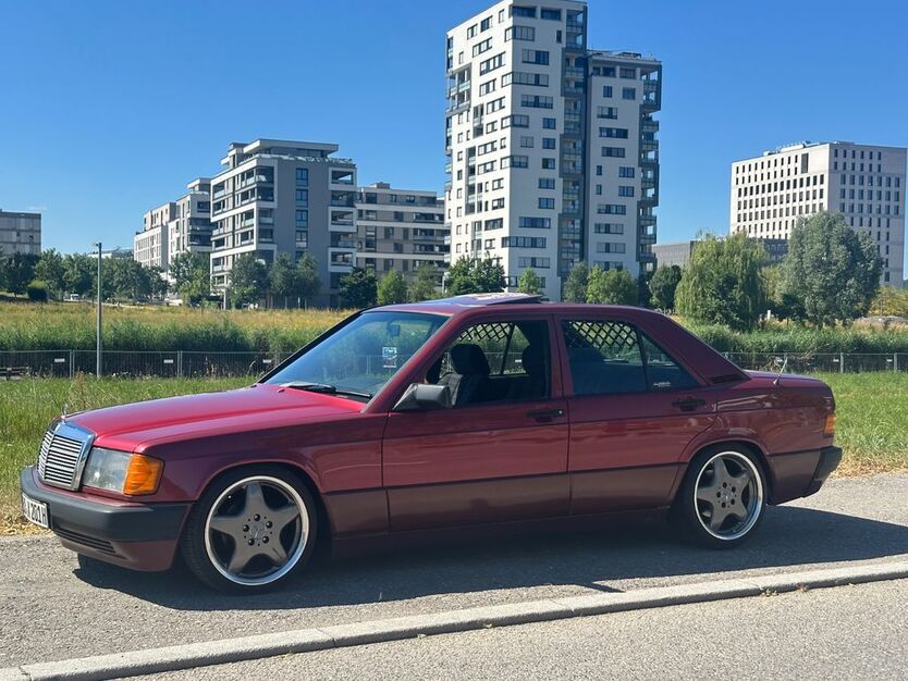 Mercedes-Benz 190 351.000 km 5.500 € Sindelfingen 71065
